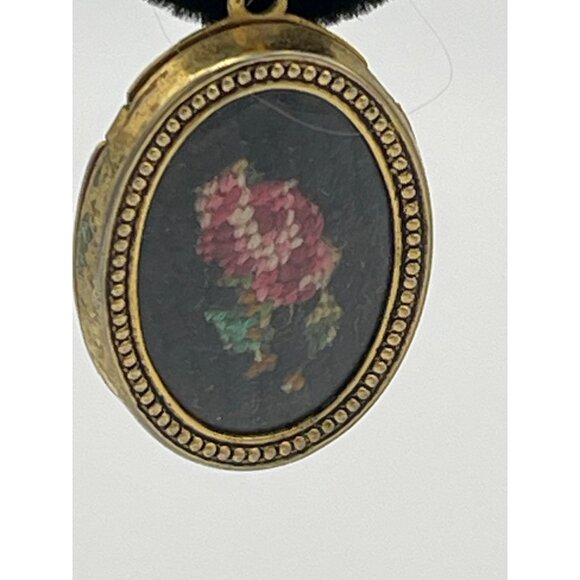 Vintage Avon Oval Embroider Rose Pierced Earrings Floral Goldtone - Picture 3 of 9